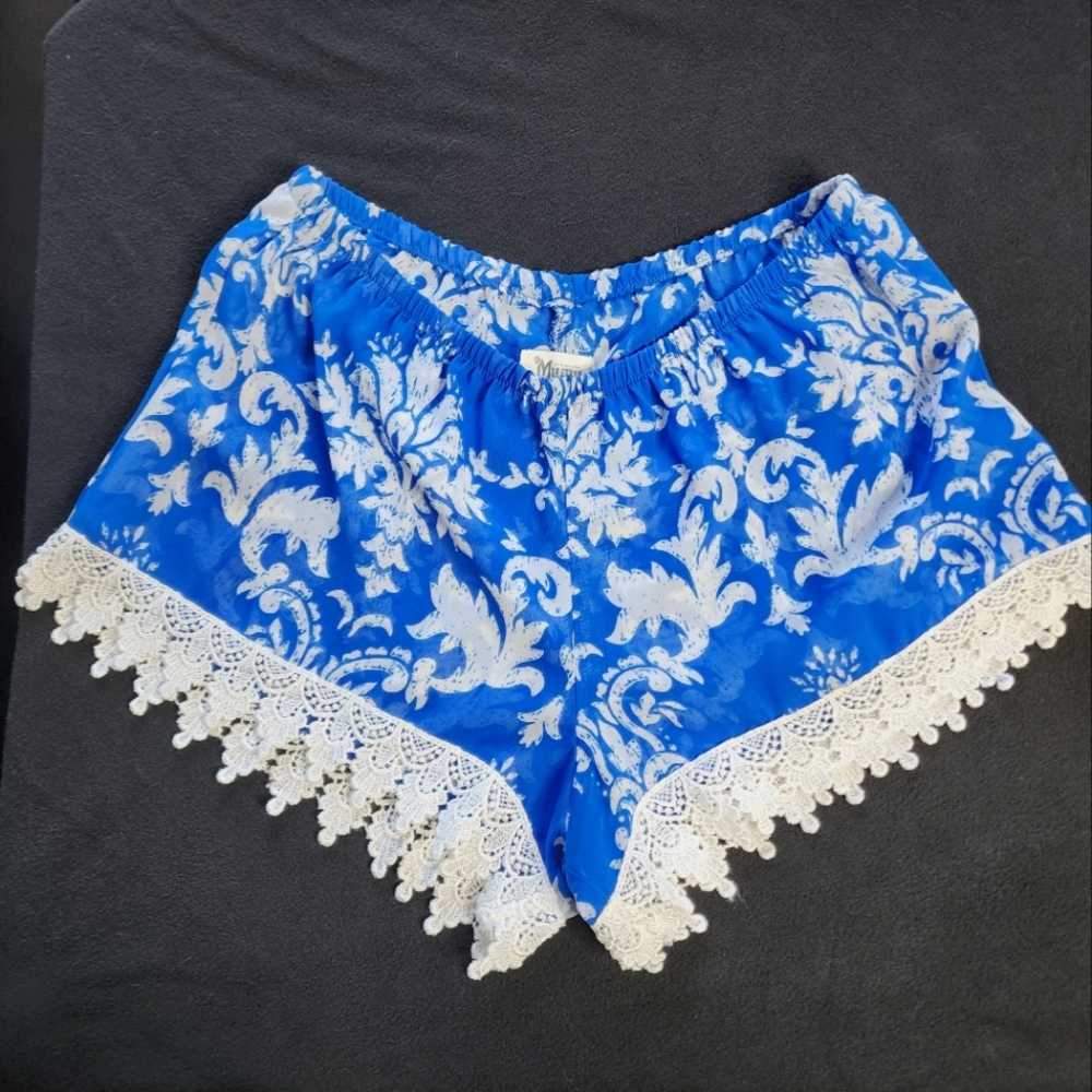 Show Me Your Mumu Bri Lace Athena Shorts women Small blue white print